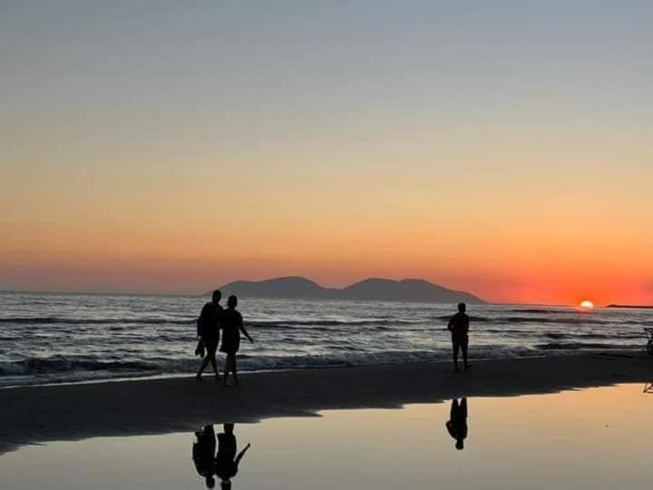 Lovely Place. Close To Beach & Boulevard فلورا المظهر الخارجي الصورة